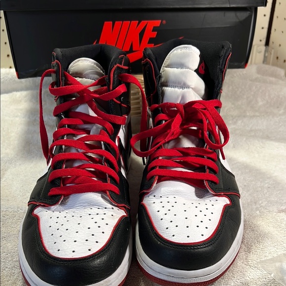 Nike Other - Nike Air Jordan 1 Retro High OG Black and White Sneakers with Red Laces